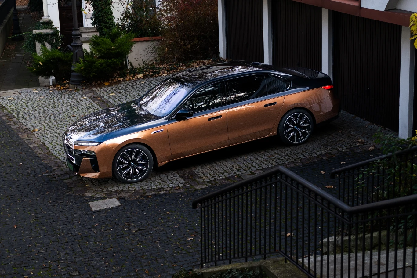 Nowe BMW serii 7 jest dostępne w jednej, dłuższej wersji nadwozia. Auto mierzy prawie 5,4 metra długości.