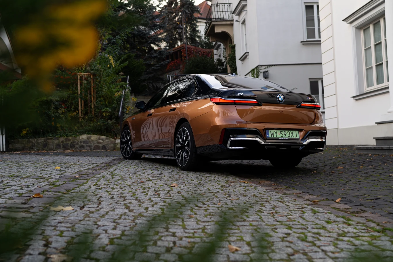 Nowe BMW serii 7 można zamówić w dwukolorowym malowaniu. Taka opcja wymaga dopłaty ok. 62 tys. zł.