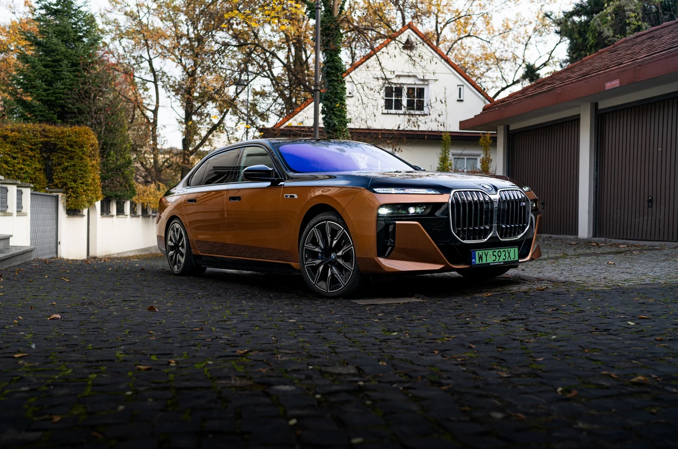 BMW serii 7 siódmej generacji to prawdziwa rewolucja. W segmencie flagowych limuzyn stawia poprzeczkę naprawdę wysoko.