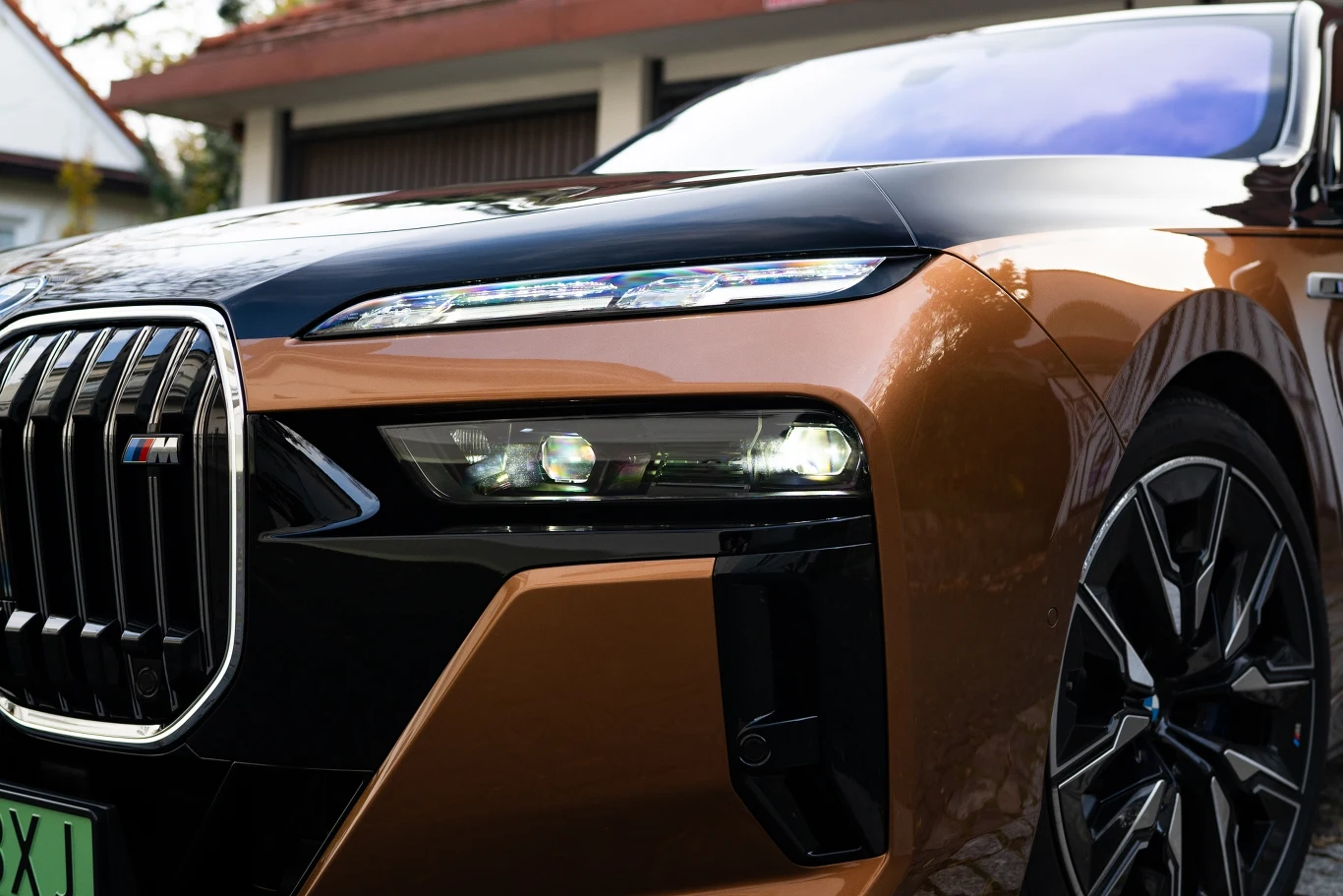 Nowe BMW serii 7 to pierwsza "siódemka" z dzielonymi światłami.