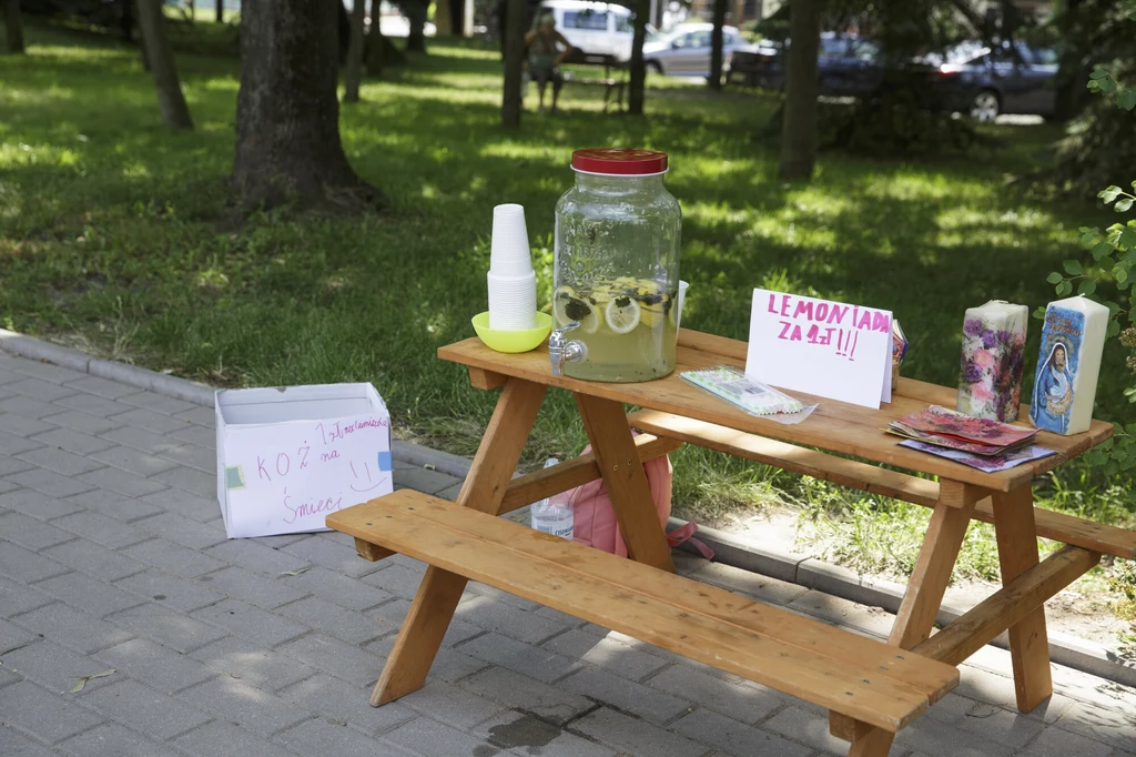 Handel uliczny niekoniecznie wiąże się z prowadzeniem działalności, ale prawie zawsze wymaga zgody sanepidu