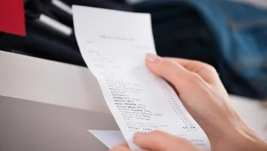 Do transakcji kartą za granicą często doliczana jest opłata, która wynosi pewien procent całej płatności - tzw. usługa finansowa