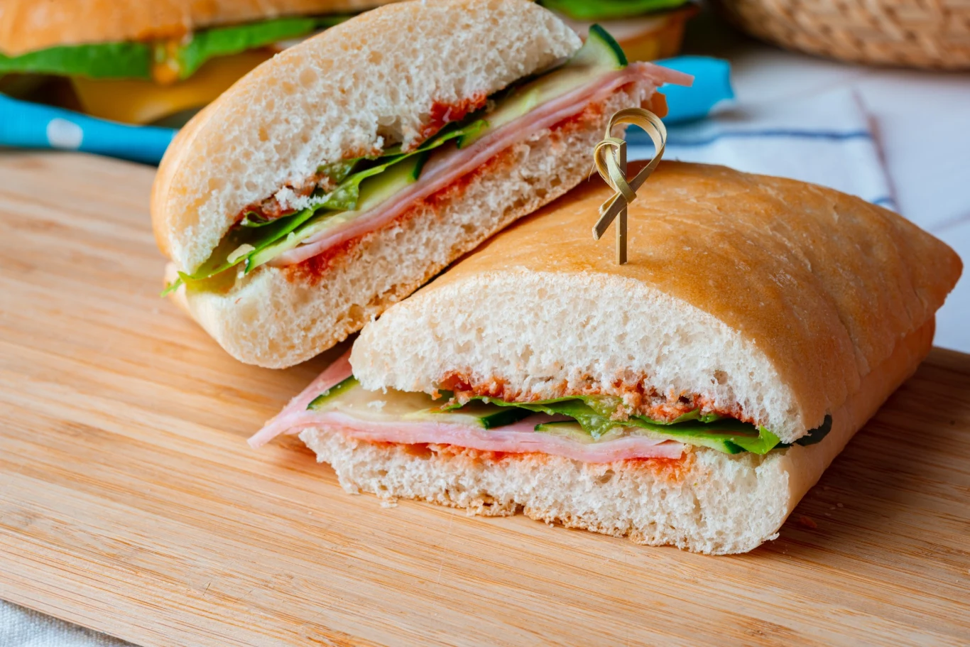 Panino wychodzi soczyste i pełne smaku Panino wychodzi soczyste i pełne smaku