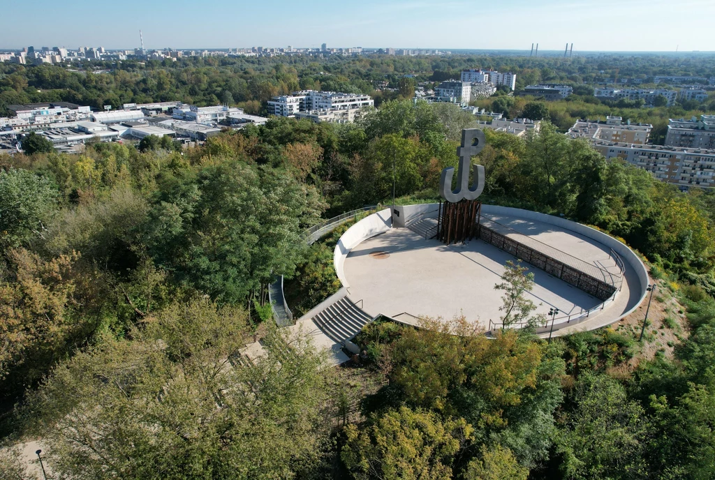 Kopiec Powstania Warszawskiego to sztuczne wzniesienie znajdujące się na Czerniakowie w warszawskiej dzielnicy Mokotów