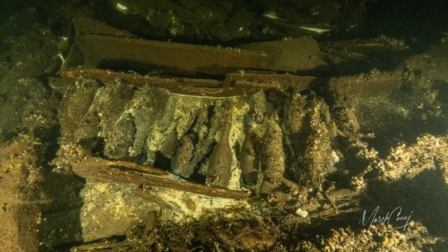 Odnalezione butelki we wraku XIX-wiecznego żaglowca Odnalezione butelki we wraku XIX-wiecznego żaglowca