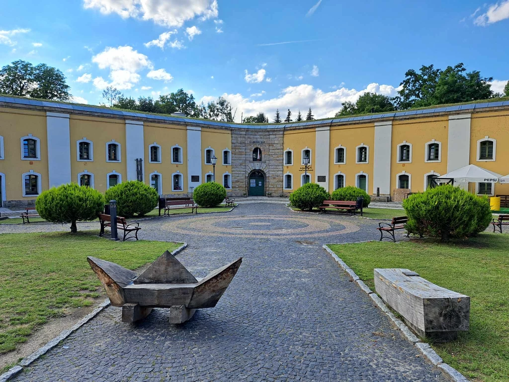 Bastion św. Jadwigi ulokowany jest w centrum Nysy