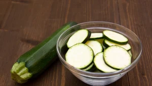 Nie jedz takiej cukinii. Lepiej wyrzuć do kosza, zanim zachorujesz