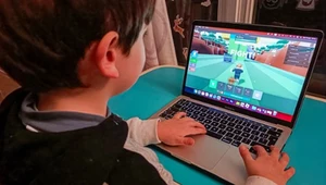 W 2023 roku zgłoszono ponad 13 tys. przypadków wykorzystywania dzieci w grze Roblox. Liczby są alarmujące