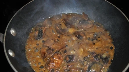 Sos z masłoborowików górskich