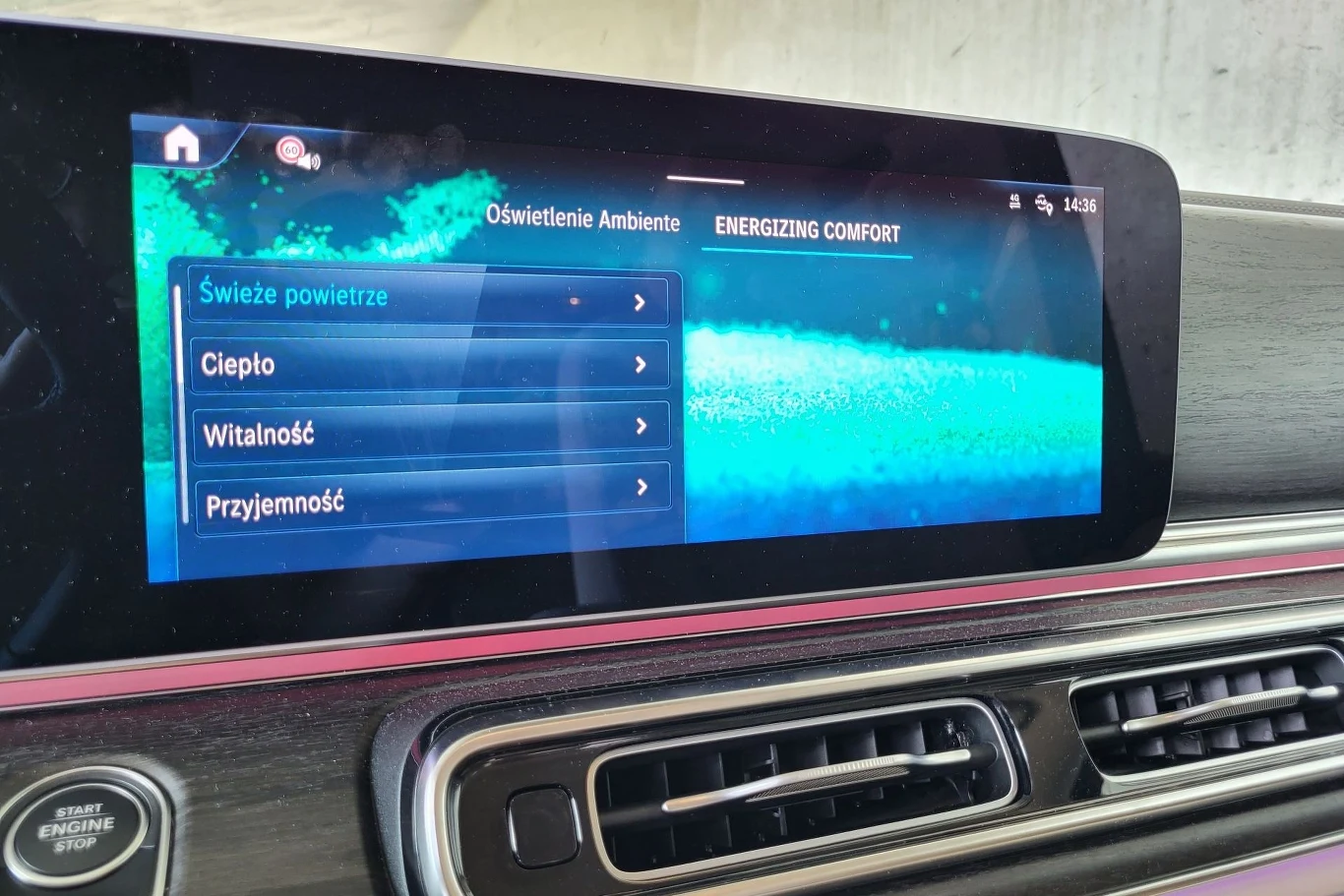 Na życzenie Mercedes proponuje programy relaksacyjne, które dzięki pracy klimatyzacji, jonizatora powietrza czy nastrojowego oświetlenia mają odprężać kierowcę i pasażerów.