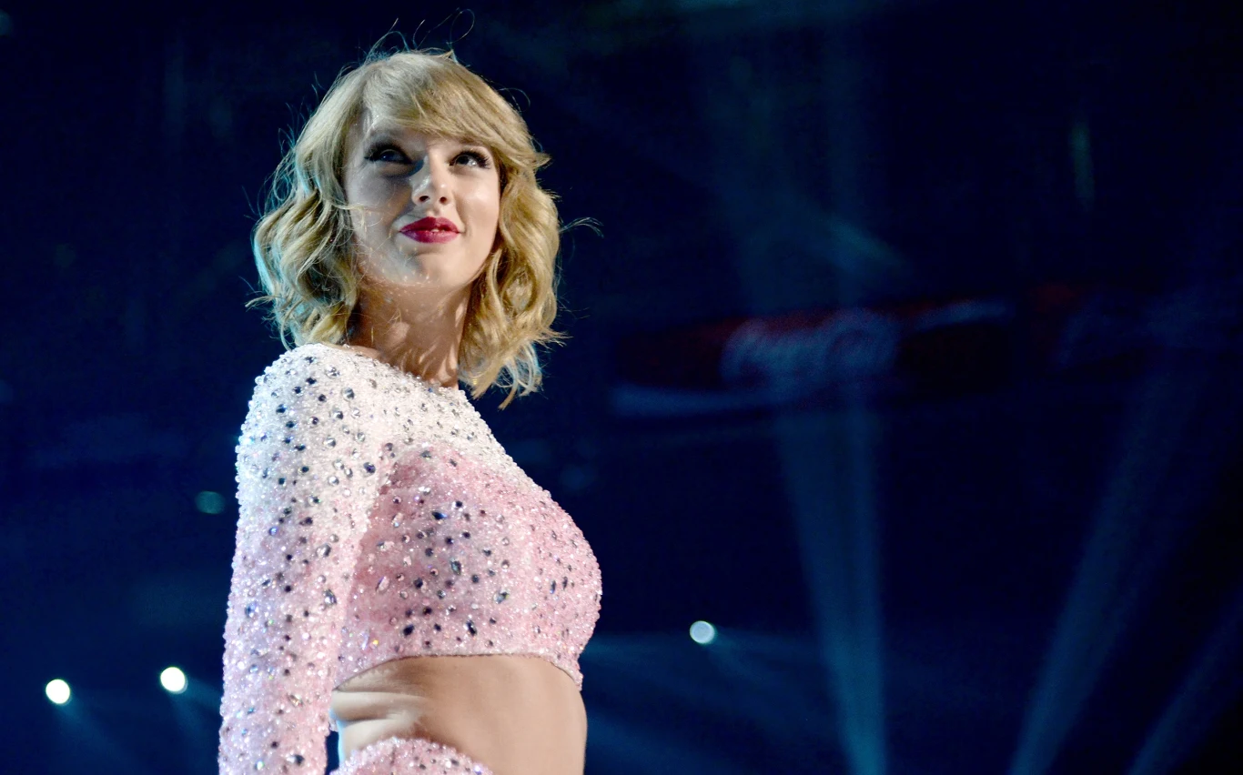 Po przeprowadzce na Manhattan, Swift zmieniła również styl - obcięła włosy i zaczęła stawiać na odważne połączenia 