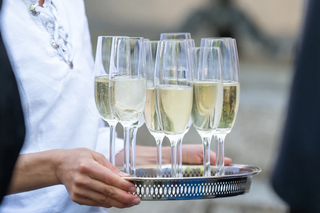 Producenci szampana skarżą się na spadek sprzedaży. Ich zdaniem ludzie nie mają powodów, żeby świętować