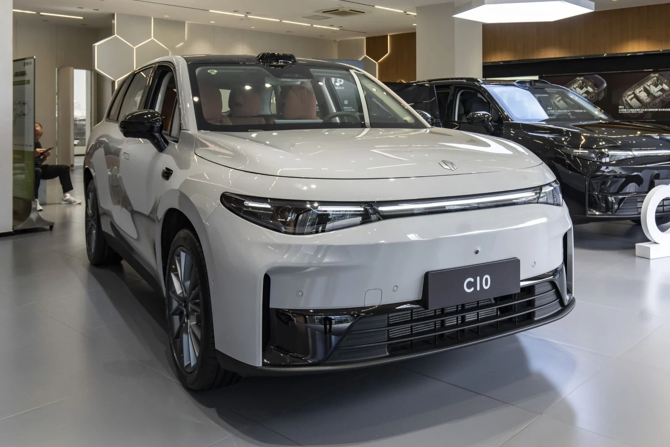 Leapmotor to SUV segmentu D z zasięgiem do 420 km według norm WLTP.
