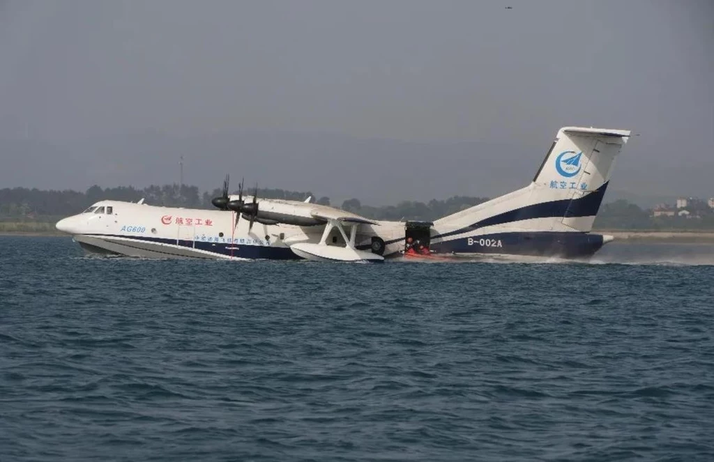 Największy ekranoplan na świecie. Chiny testują AG600.