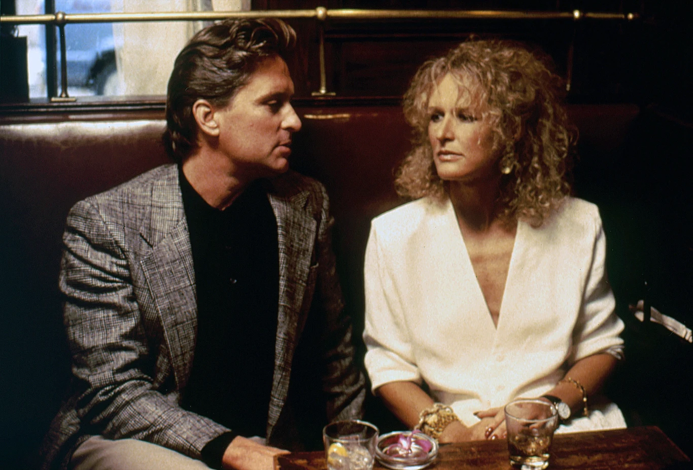 Glenn Close i Michael Douglas w filmie "Fatalne zauroczenie" 