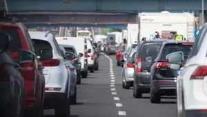 Upał to wyzwanie dla samochodów. Jest gorąco? Lepiej zwolnij