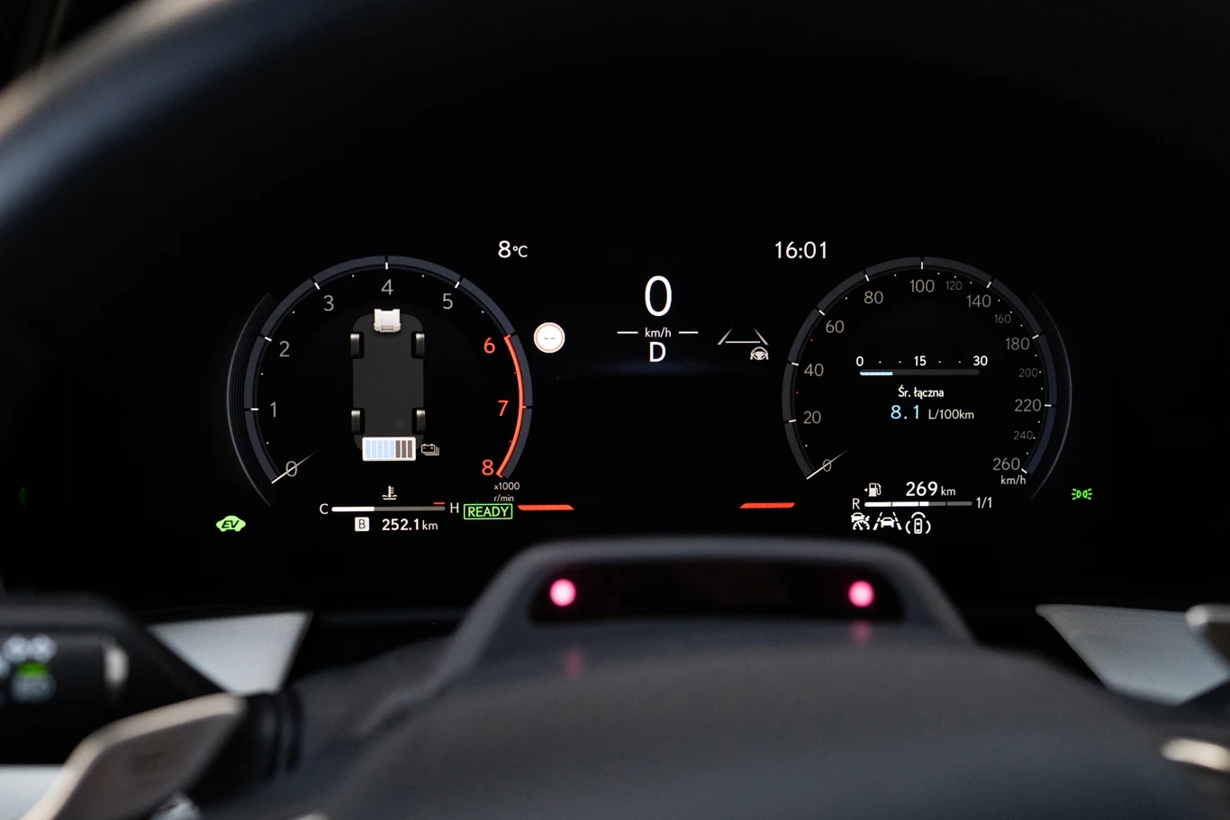 Lexus LM 350h jest napędzany przez sprawdzony układ hybrydowy. Silnik o pojemności 2,5-litra generuje moc 250 KM. Lexus LM 350h jest napędzany przez sprawdzony układ hybrydowy. Silnik o pojemności 2,5-litra generuje moc 250 KM.