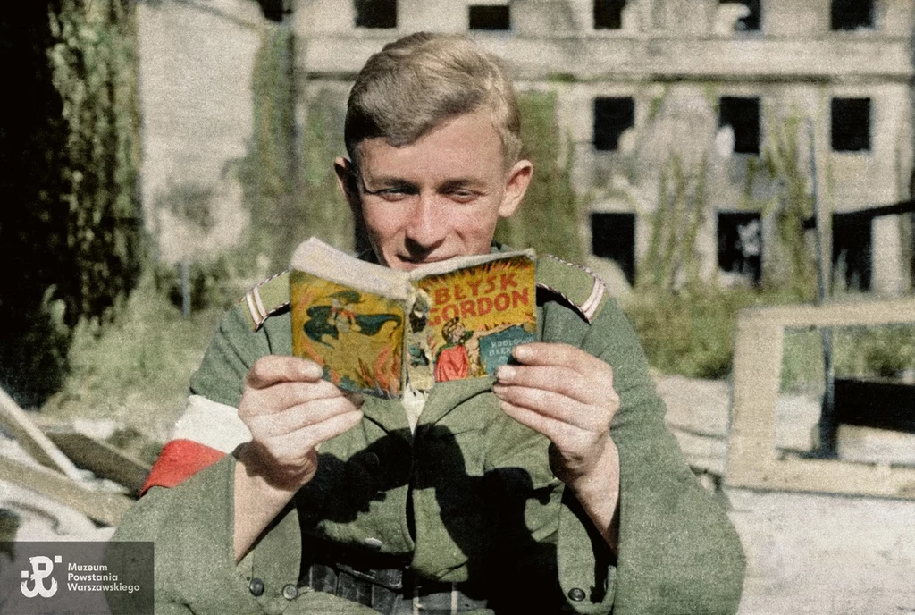 Jedna z fotografii z albumu "Kolor Powstania 1944. Zdjęcia walczącej Warszawy" Jedna z fotografii z albumu "Kolor Powstania 1944. Zdjęcia walczącej Warszawy"