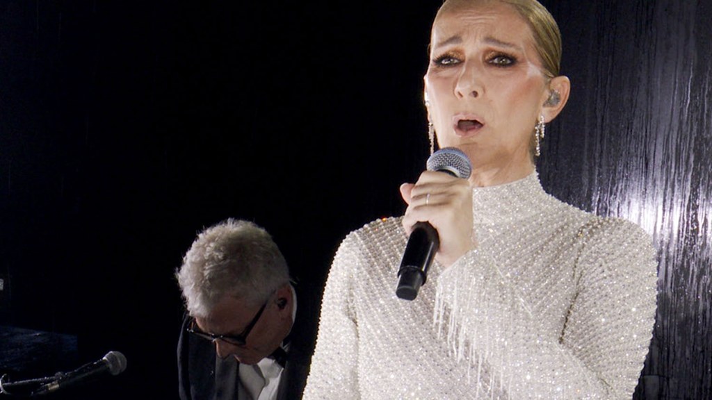 Celine Dion podczas występu w Paryżu