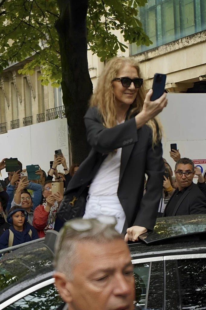 Celine Dion w sobotni poranek wita się z fanami