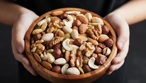 Witamina E jest dla organizmu bardzo cenna. Dlatego, zamiast słodyczy, warto sięgać np. po orzechy i nasiona, w których jest jej pod dostatkiem