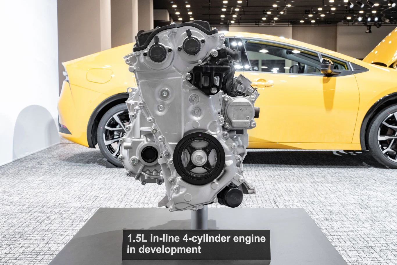 Toyota pracuje nad nową generacją silnika 1.5 i napędu hybrydowego Toyota pracuje nad nową generacją silnika 1.5 i napędu hybrydowego