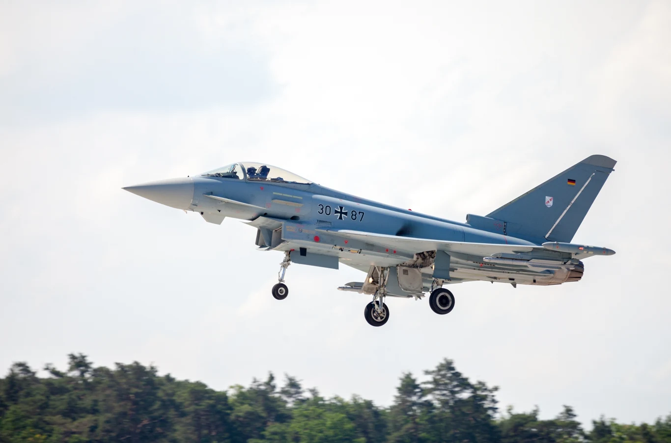 Niemiecki Eurofighter przeleciał z Japonii na Hawaje. Ten długodystansowy lot był rekordowy Niemiecki Eurofighter przeleciał z Japonii na Hawaje. Ten długodystansowy lot był rekordowy