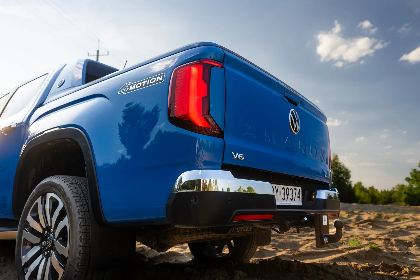 Volkswagen Amarok mierzy blisko 5,4 metra. Znalezienie odpowiednio dużego miejsca parkingowego bywa problematyczne.
