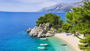 Lazurowa woda, złoty piasek i niebywały krajobraz. Oto 5 najpiękniejszych plaż w Chorwacji 