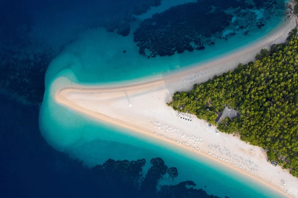 Zlatni Rat to jedna z najbardziej ikonicznych plaż Chorwacji 