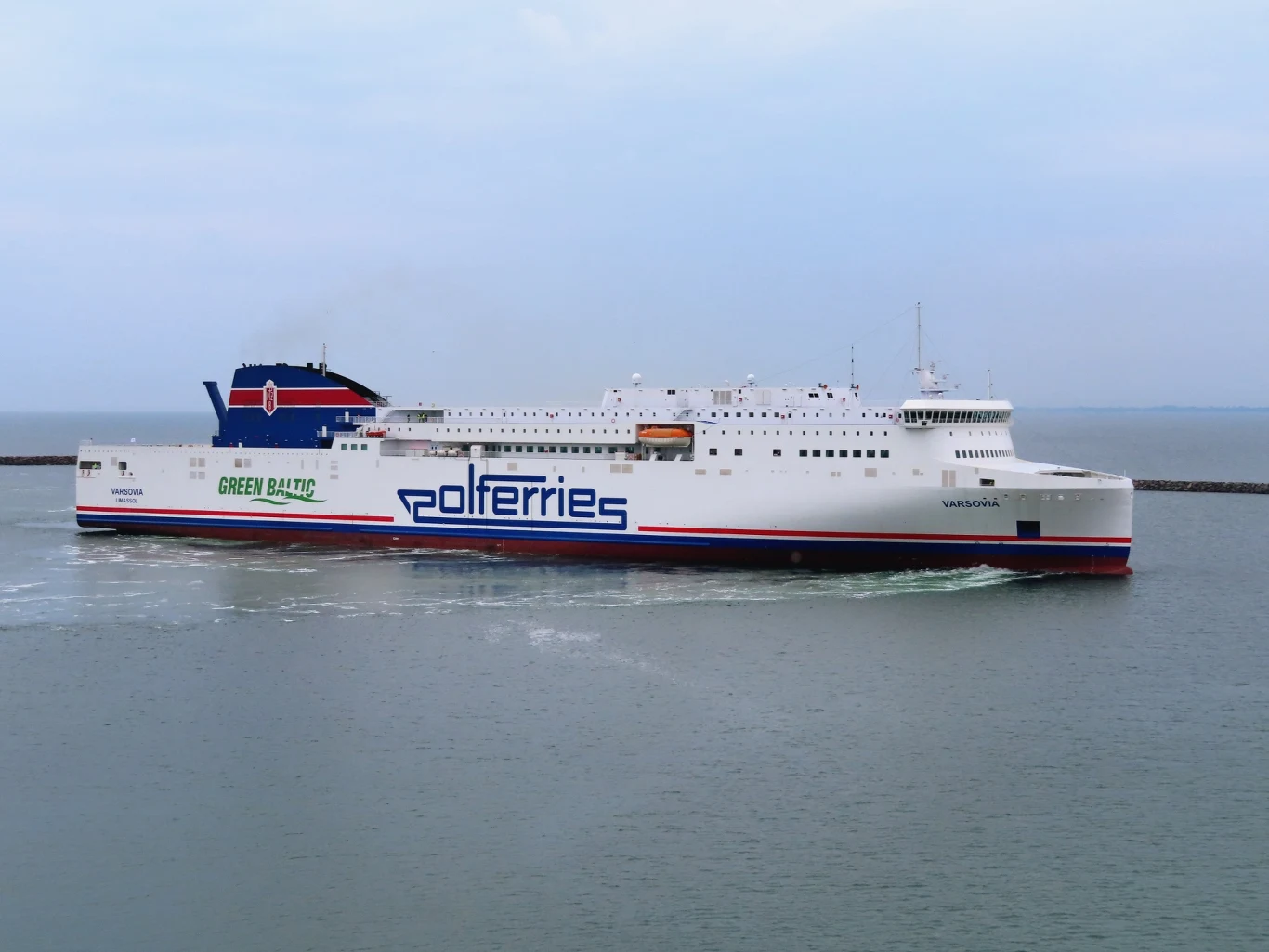 Ze Świnoujścia do Ystad w Szwecji wypłynął nowy prom Varsovia Polskiej Żeglugi Bałtyckiej Polferries