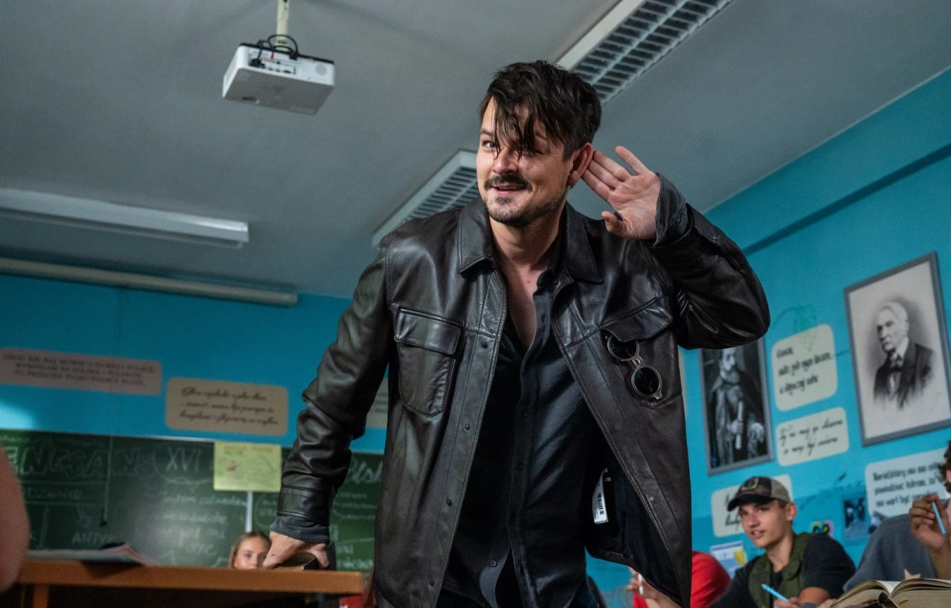 Dawid Ogrodnik w scenie z filmu "Piep*zyć Mickiewicza" Dawid Ogrodnik w scenie z filmu "Piep*zyć Mickiewicza"