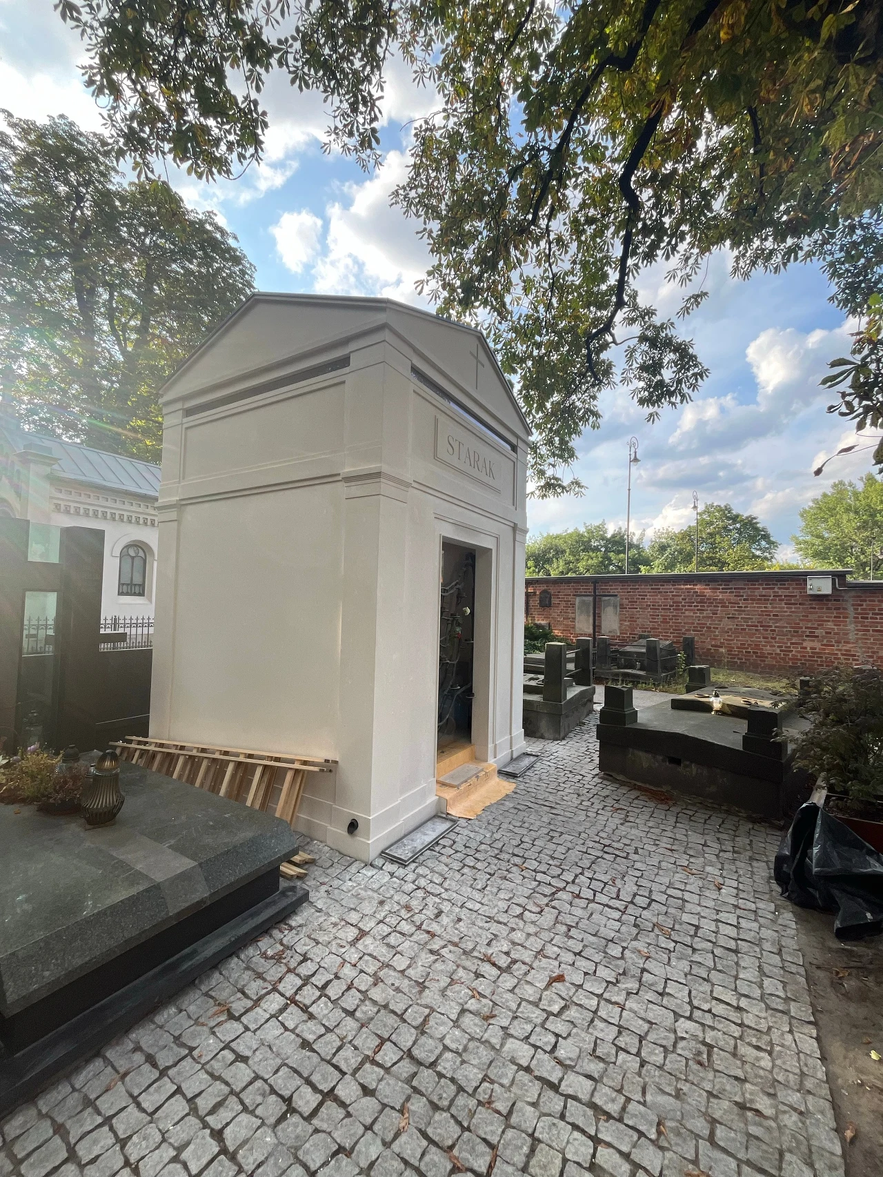 Miejsce pochówku Piotra Woźniaka-Staraka na warszawskich Powązkach Miejsce pochówku Piotra Woźniaka-Staraka na warszawskich Powązkach