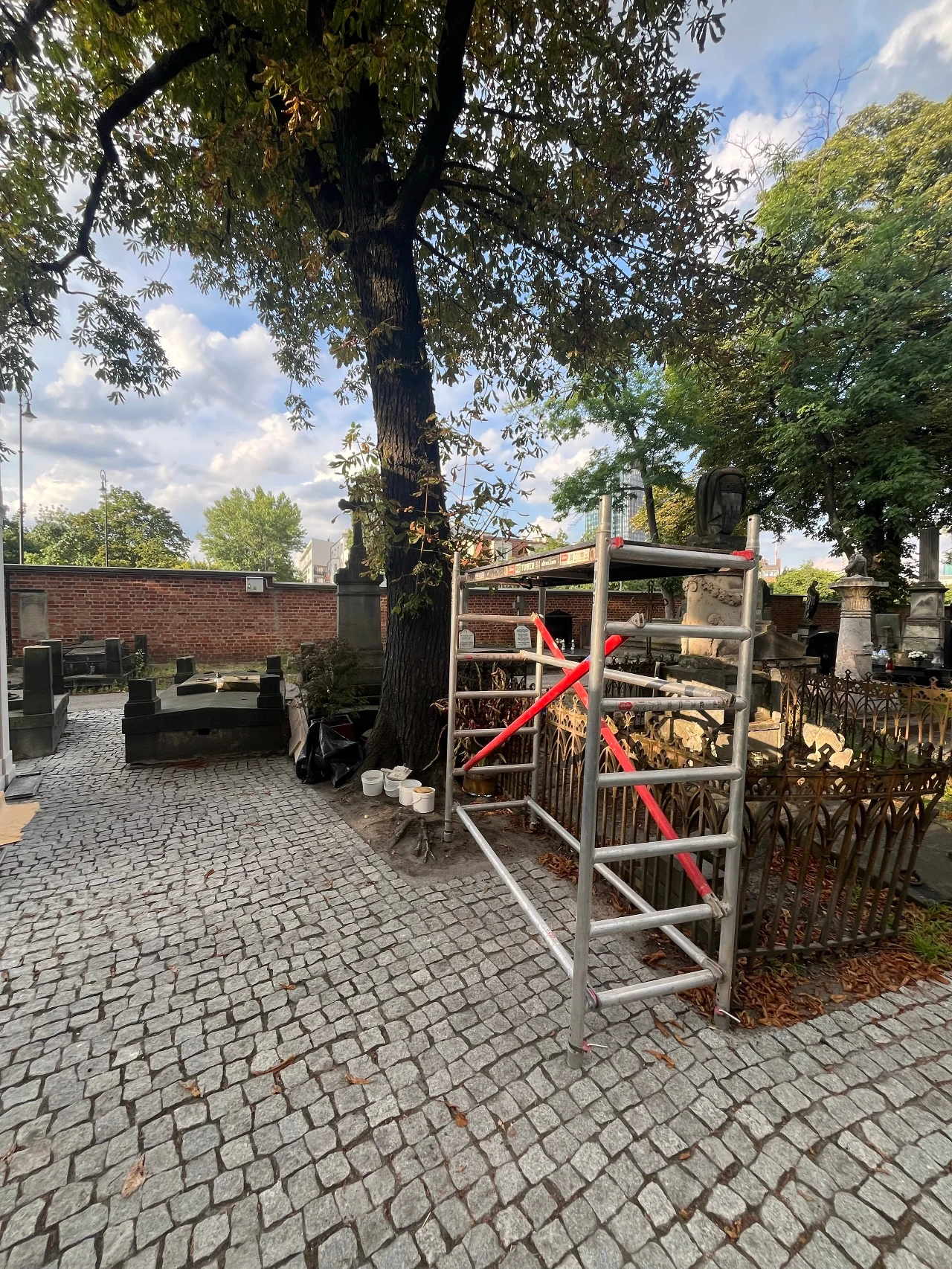 Miejsce pochówku Piotra Woźniaka-Staraka na warszawskich Powązkach Miejsce pochówku Piotra Woźniaka-Staraka na warszawskich Powązkach