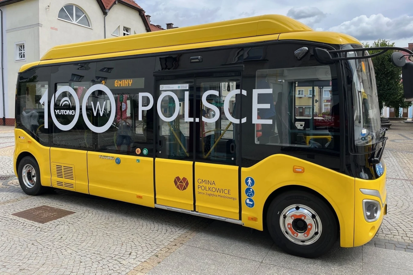 Wśród trzech dostarczonych do Polkowic elektrycznych autobusów znalazł się setny egzemplarz Yutonga, który trafił do naszego kraju. Wśród trzech dostarczonych do Polkowic elektrycznych autobusów znalazł się setny egzemplarz Yutonga, który trafił do naszego kraju.