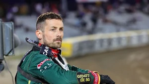 Zamyślony Leon Madsen.