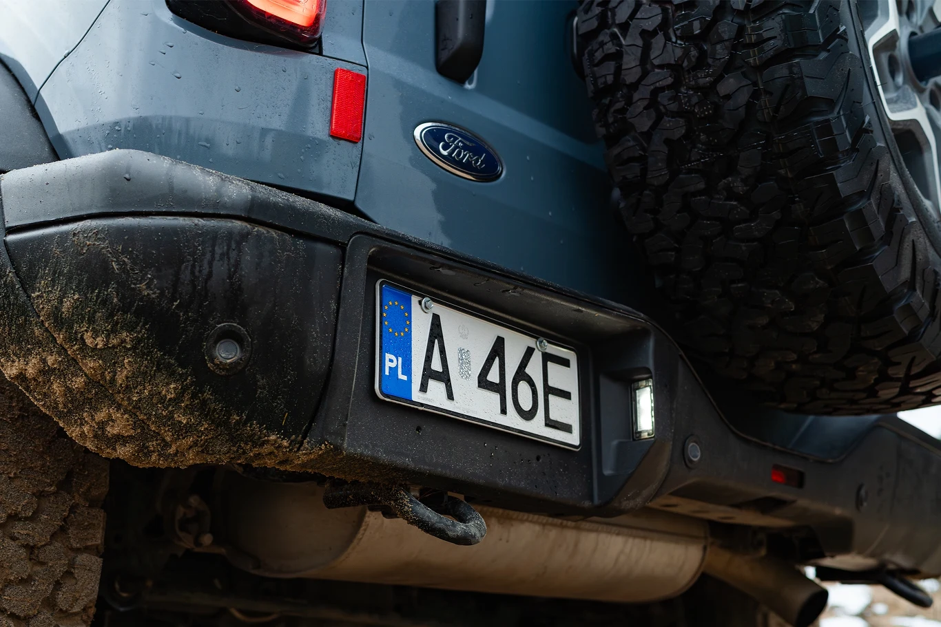 Ford Bronco Badlands ma stalowe zderzaki. Współczuję tym, którym przyjdzie się z nimi mierzyć.