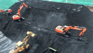 Wzrost popytu na prąd w Chinach podtrzymuje poziom zużycia węgla. Na zdjęciu port w Lianyungang