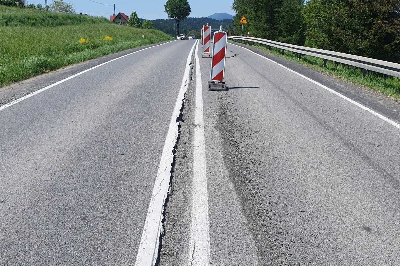 Odcinek drogi krajowej nr 28 został zamknięty pod koniec maja 2023 roku./zdjęcie z 31 maja 2023r./ Odcinek drogi krajowej nr 28 został zamknięty pod koniec maja 2023 roku./zdjęcie z 31 maja 2023r./