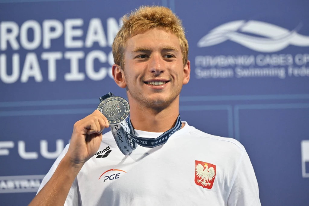Krzysztof Chmielewski Krzysztof Chmielewski to ubiegłoroczny wicemistrz świata z japońskiej Fukuoki (basen długi)