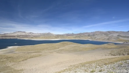 Jezioro Laguna del Maule to wielka atrakcja Chile. Zbiornik znany jest z wydawania niezwykłych dźwięków, przypominających śpiew. 