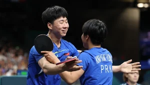 Ri Jong Sik i Kim Kum-yong podczas półfinałowego meczu IO