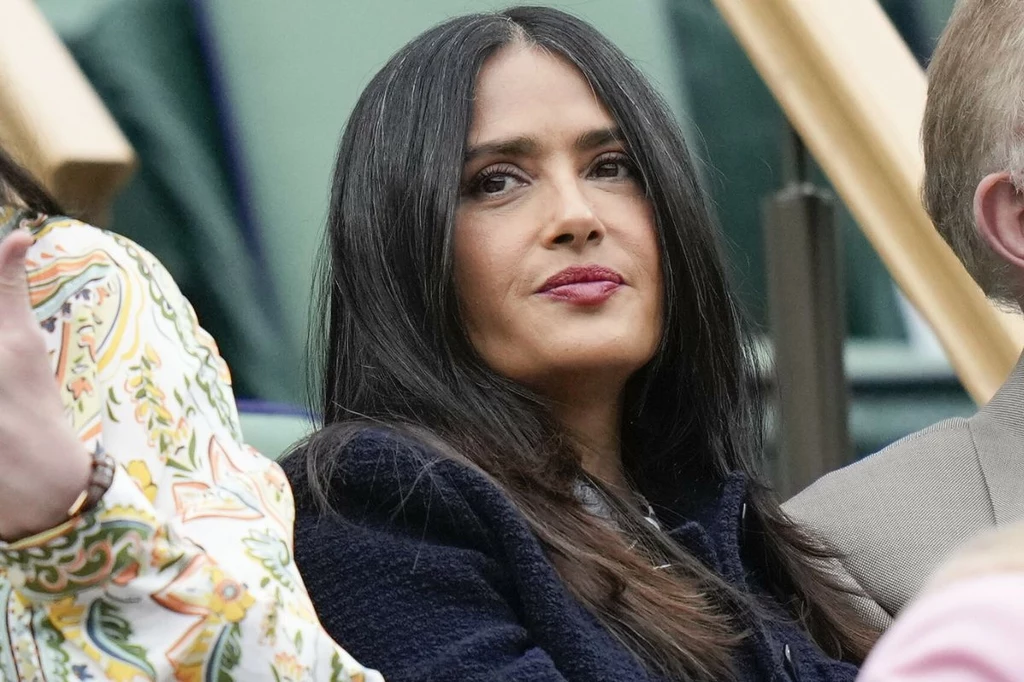 „Tennis mom” stała się hitem wśród fryzjerek. Taką fryzurę nosi Salma Hayek