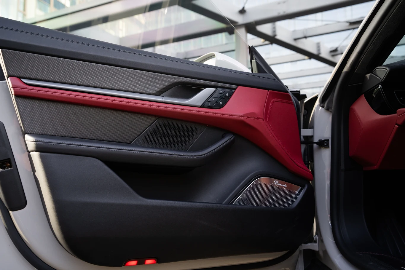 Porsche Taycan, jak każdy inny model marki z Zuffenhausen, można skonfigurować na setki sposobów.