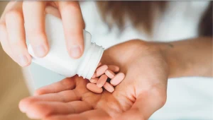 Witamina B12 jest witaminą bardzo potrzebną organizmowi. Dlaczego? Do czego może prowadzić jej niedobór?