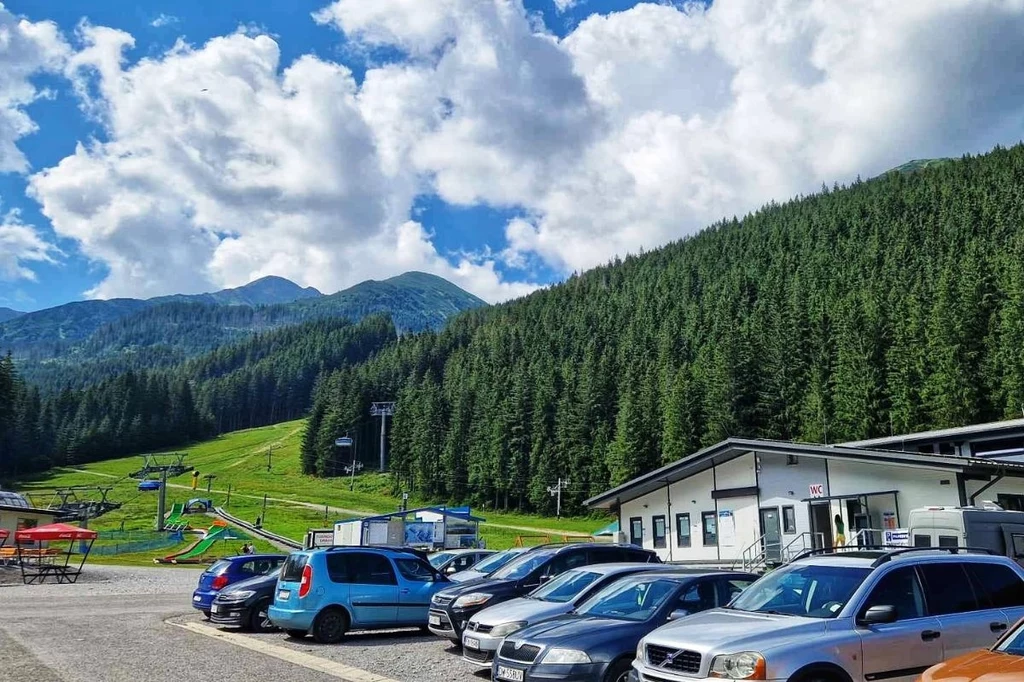 Przyjemne widoki zaczynają się już na parkingu