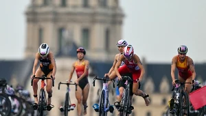 Roksana Słupek (z numerem 28) podczas zawodów olimpijskich w Paryżu