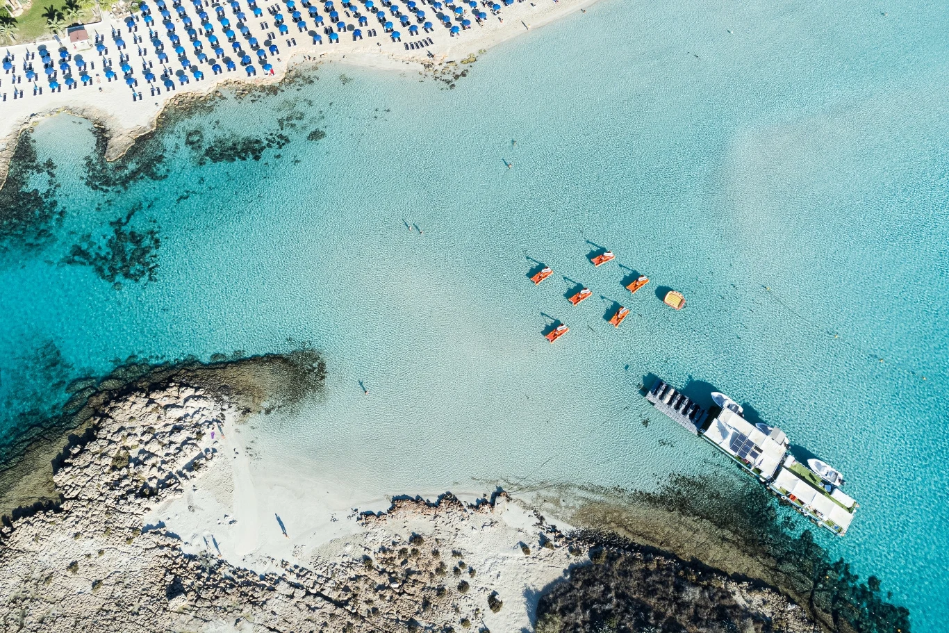 Nissi Beach w Ajia Napa została uznana za najpiękniejszą plażę w Europie Nissi Beach w Ajia Napa została uznana za najpiękniejszą plażę w Europie