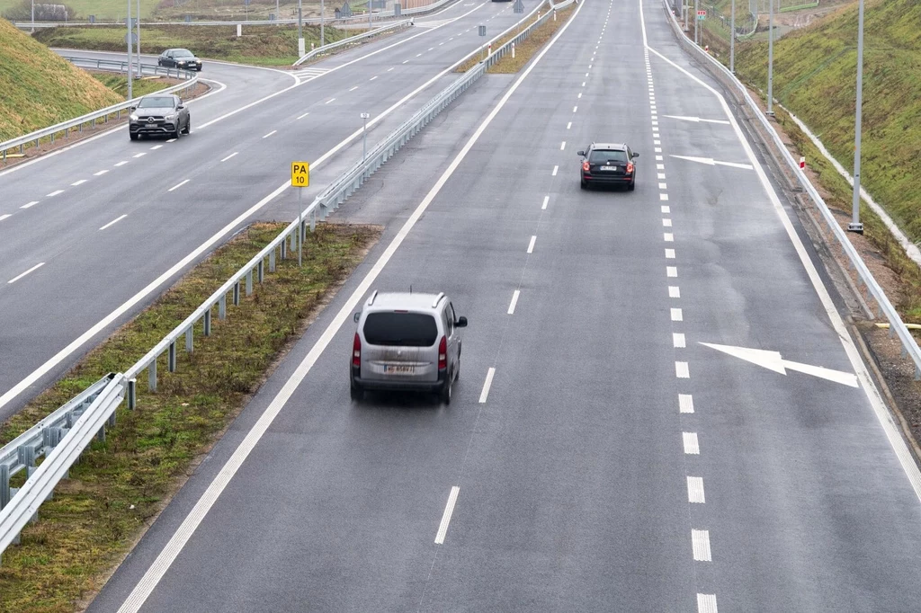 Nie wszyscy kierowcy wiedzą, jak korzystać z pasów rozbiegowych.