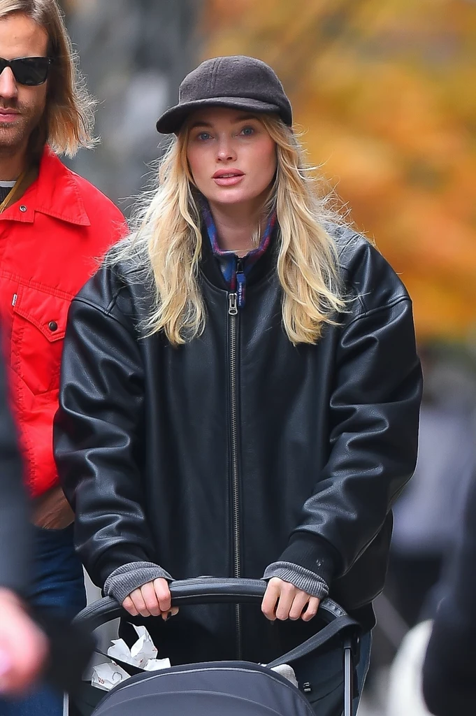 Elsa Hosk w czarnej, skórzanej kurtce